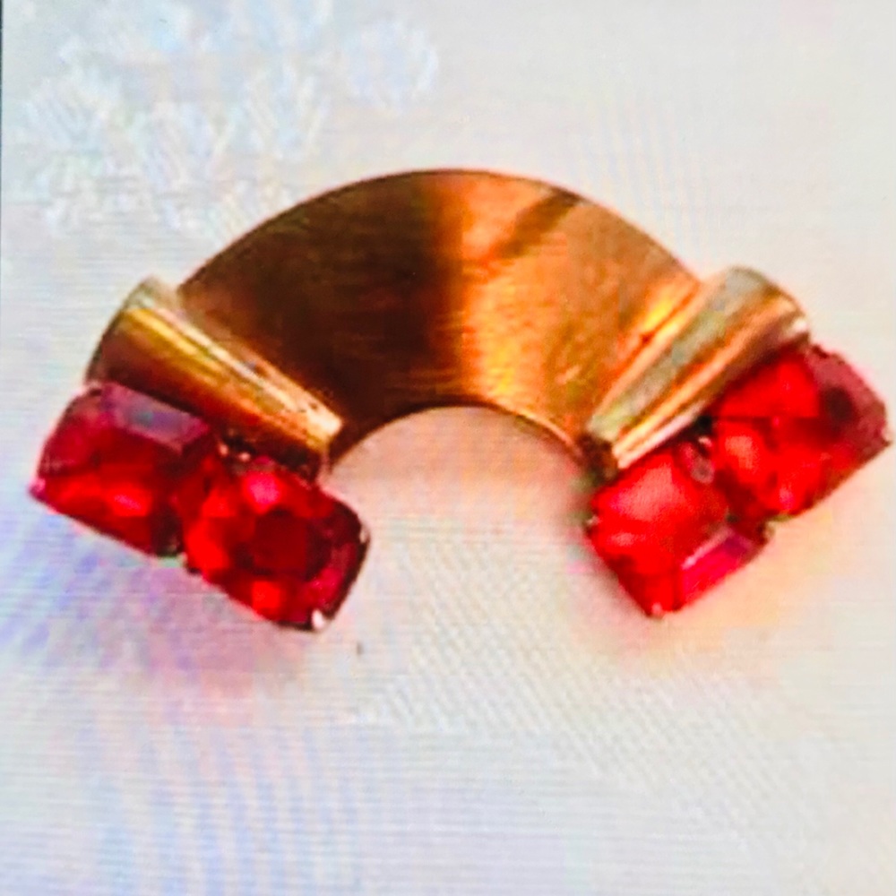 Vintage 30’s to 50’s Red Stone Fur Clip